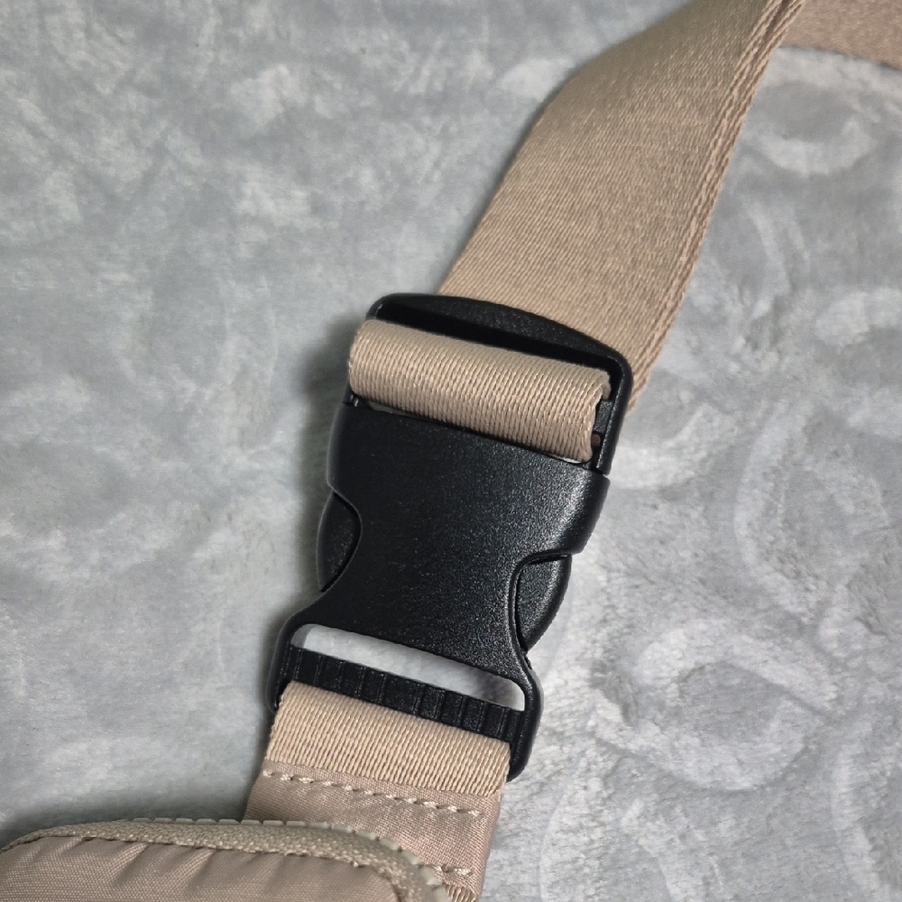 Street Level Ivory Crossbody Bag NWT - Picture 8 of 10